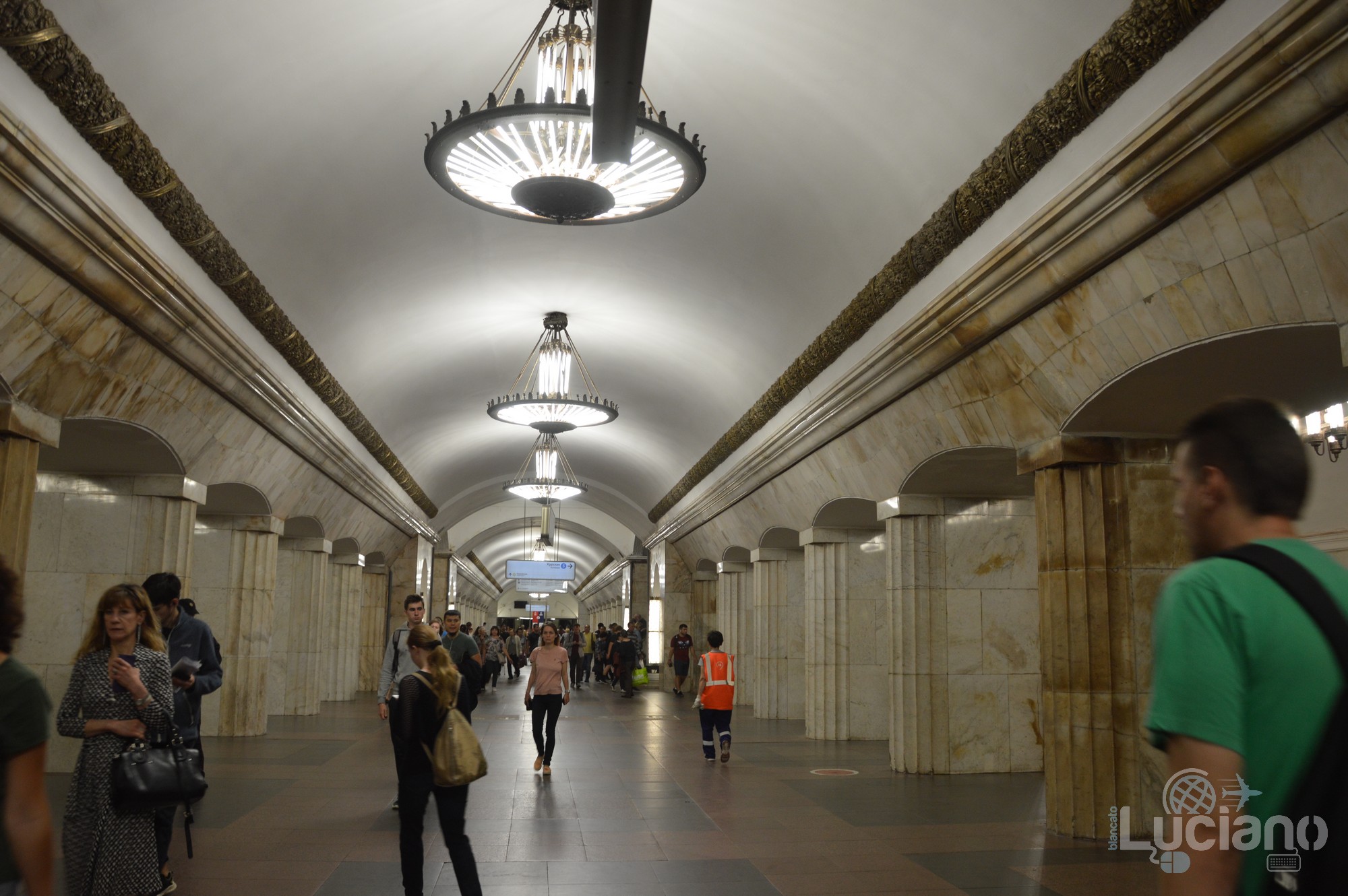 Kurskaya (in russo: Курская) - Metro 5 - Metro Circolare Mosca - Russia