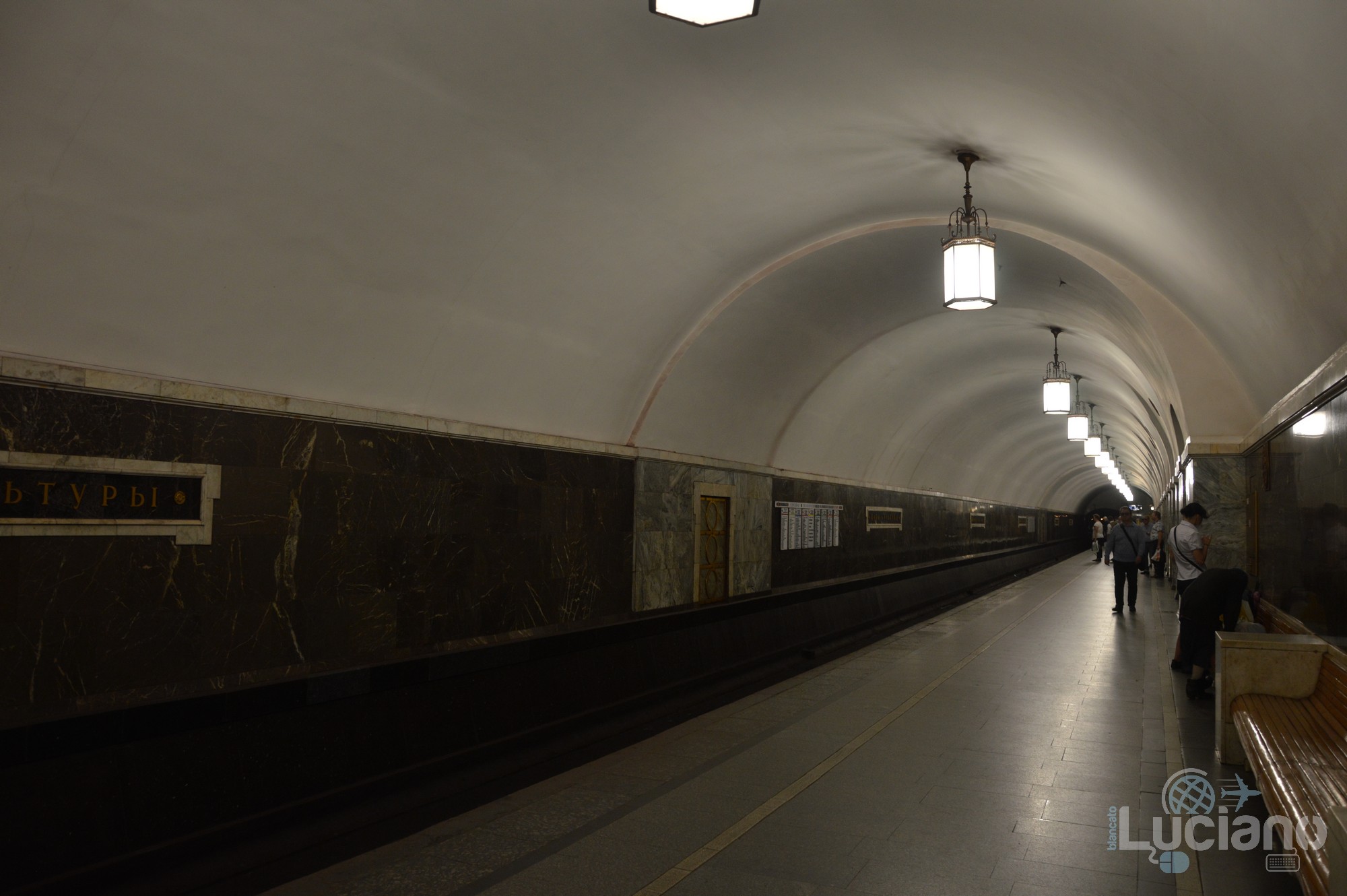 Park Kul'tury (in russo: Парк культу́ры) è una stazione della Linea Kol'cevaja, la linea circolare della Metropolitana di Mosca - ovvero la linea n 5 di colore marrone.
