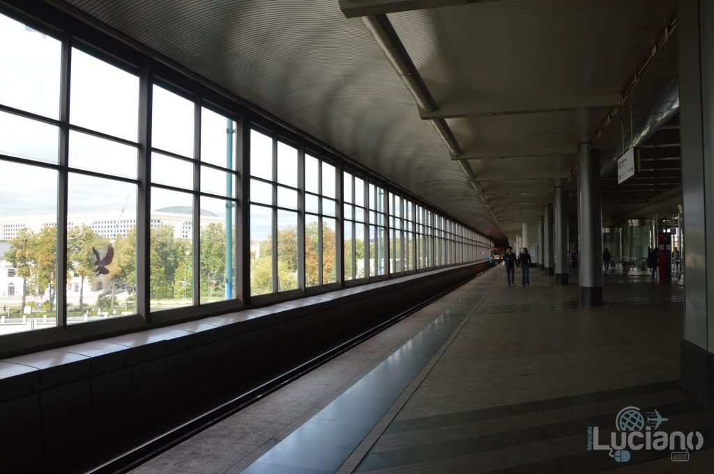 Vorob'ëvy gory (in russo: Воробьёвы го́ры), ovvero Collina dei passeri. E' una stazione della Linea Sokol'ničeskaja, la prima linea della Metropolitana di Mosca.